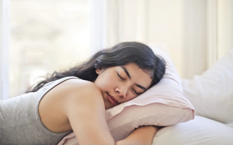 how to get better sleep as a teenager (sleep hacks for teens)