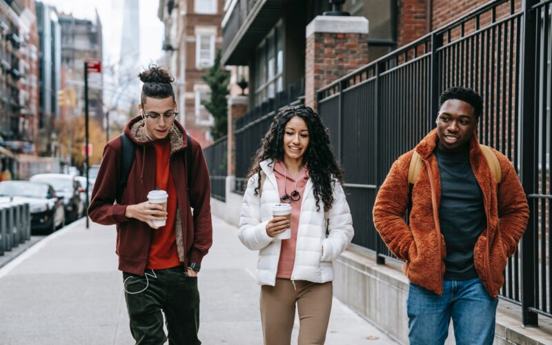 how to make new friends in college