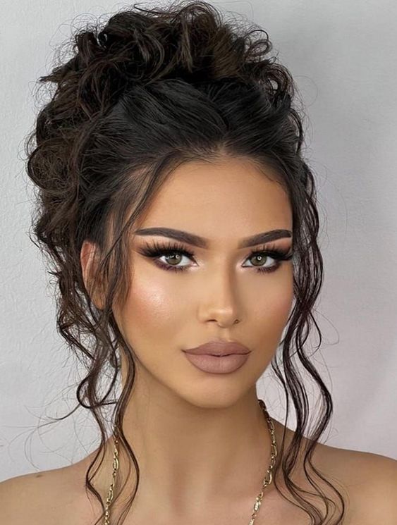 Prom hairstyles for curly hair