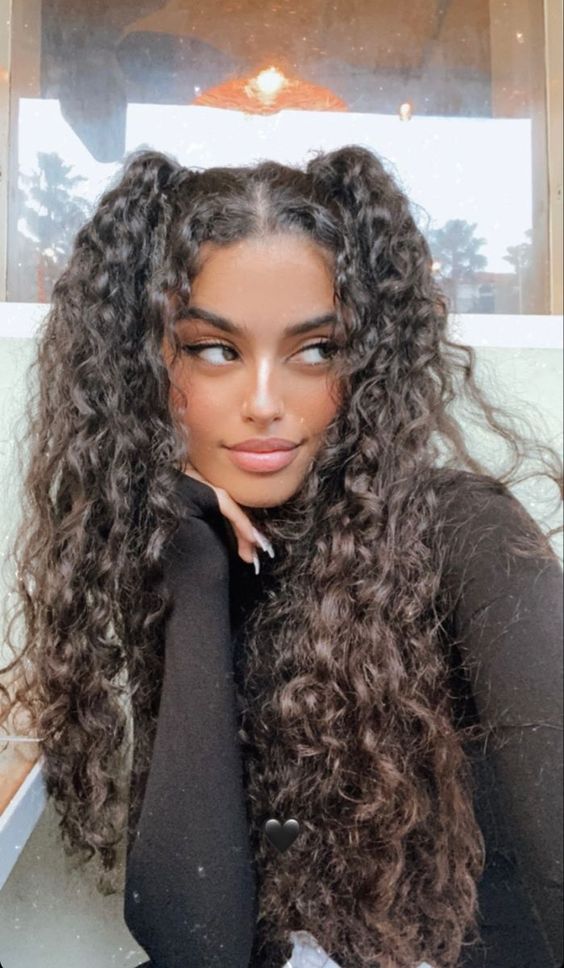 how to wear curly hair for prom