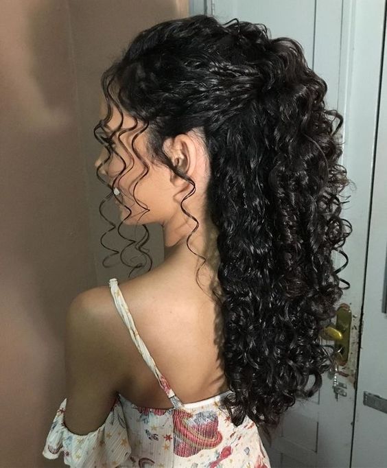 graduation hairstyles for curly hair