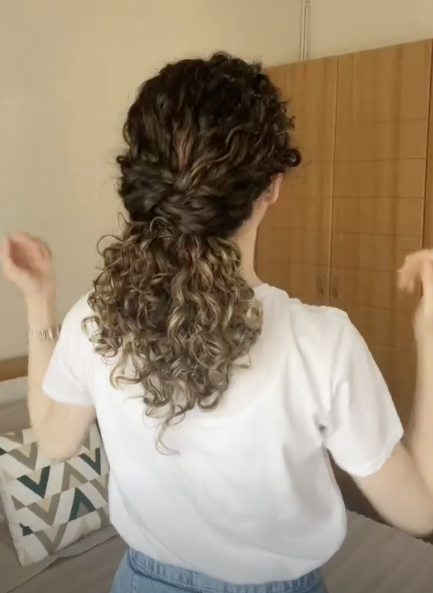 simple half up curly hairstyle