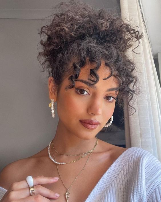 graduation hairstyles for curly hair