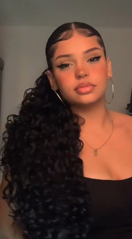 How to wear curly hair for graduation 