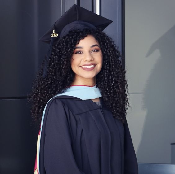 What's a good graduation haircut for curly hair 