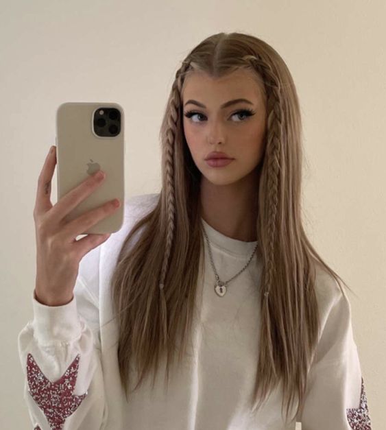down hairstyle blonde