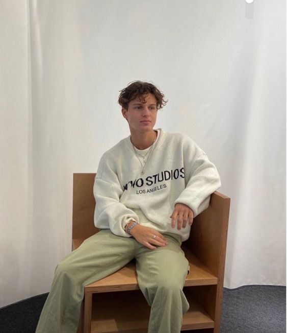 trendy high school outfit for school