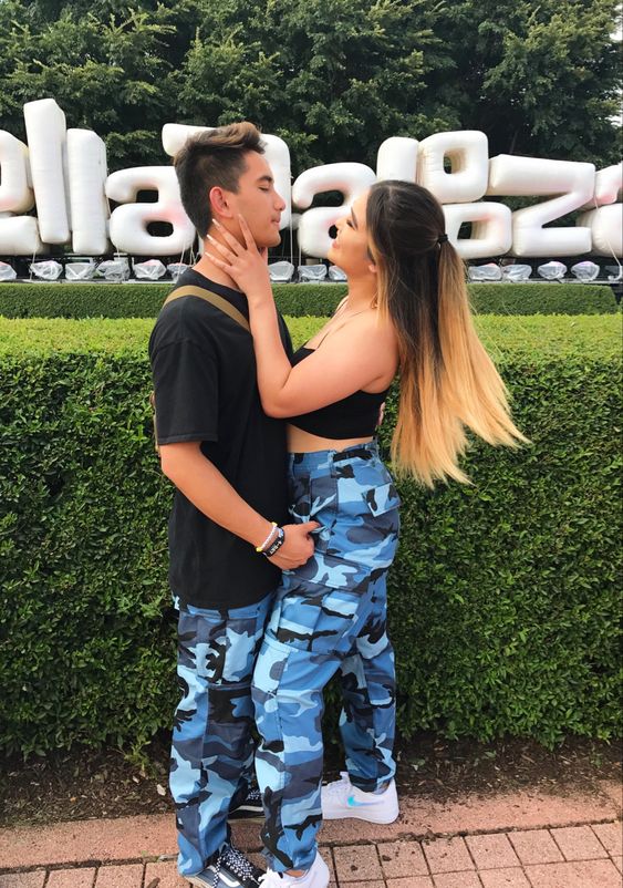 Best Matching couple festival outfits 
