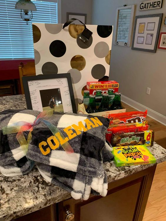 Easy College senior night gift ideas 