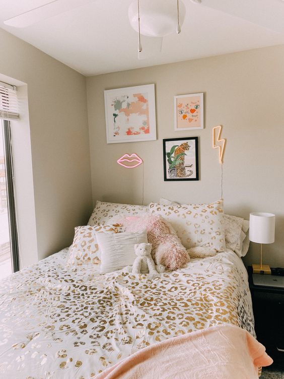 Teen girl room decor 
