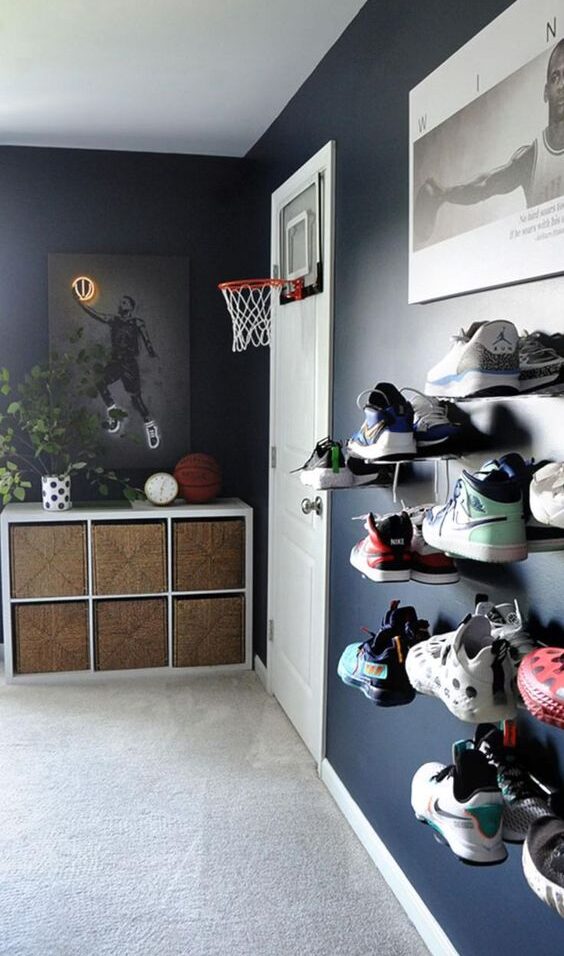 What should a 14 year old boys room look like?