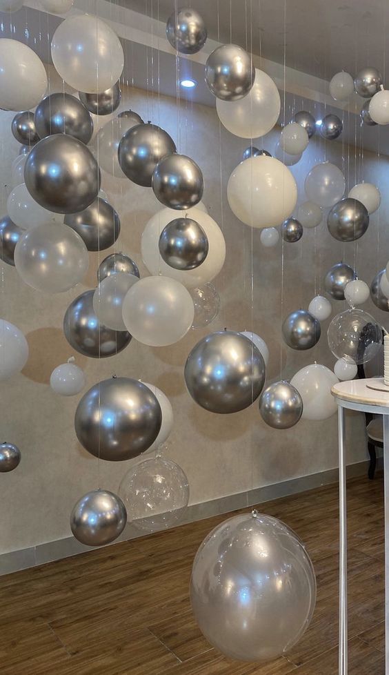 Cool Balloon ideas for graduation 