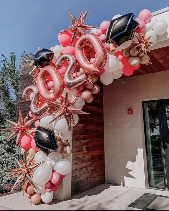 Cool Balloon ideas for graduation 
