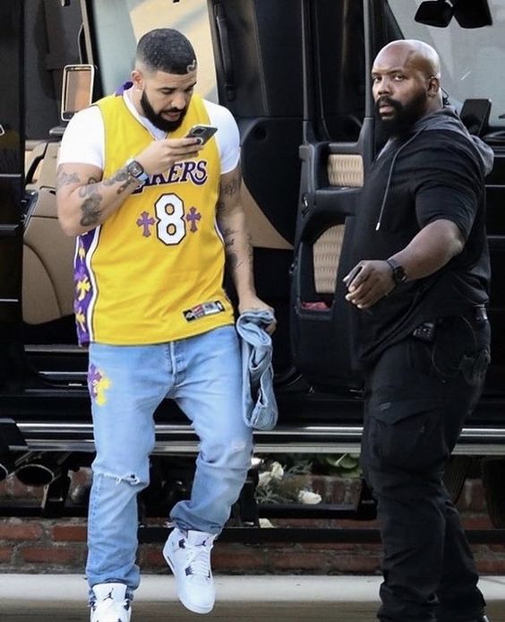 Simple outfit for guys to wear