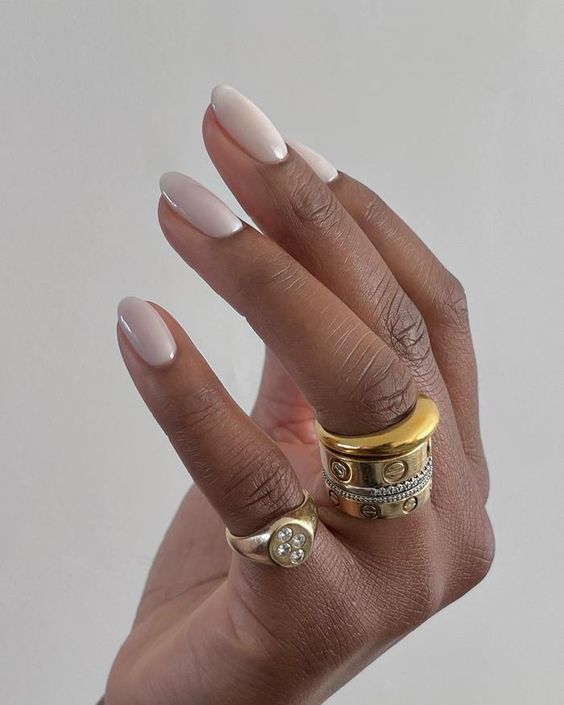 Classy manicured nails 