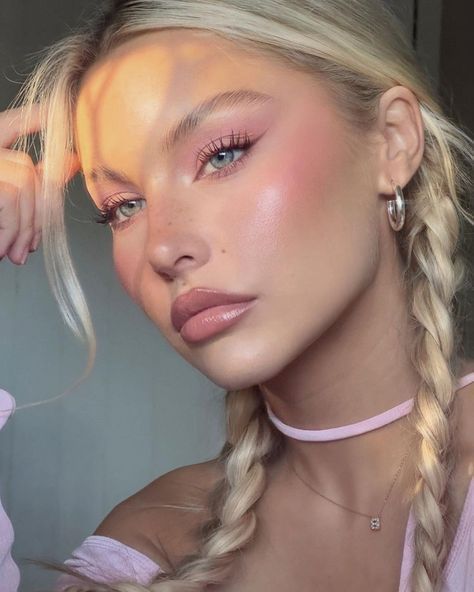 Simple V-day makeup 