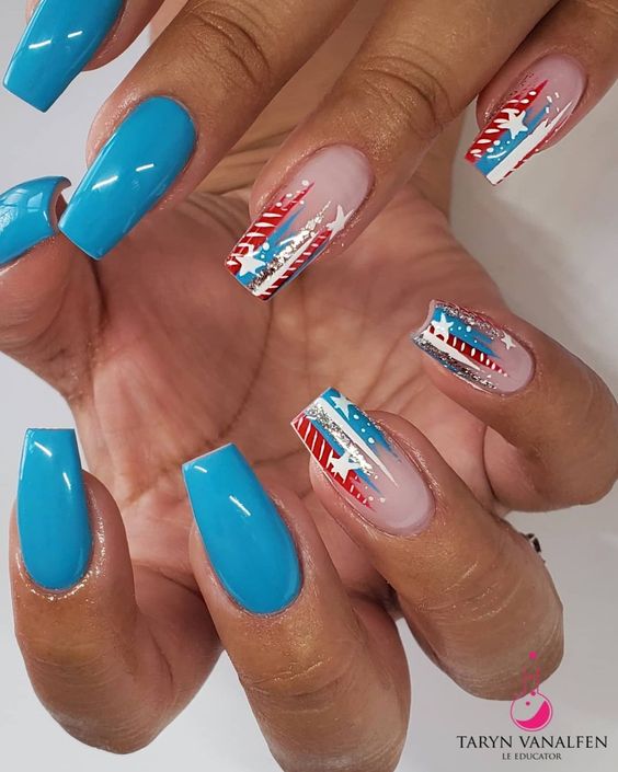 Fourth of July nail inspo 