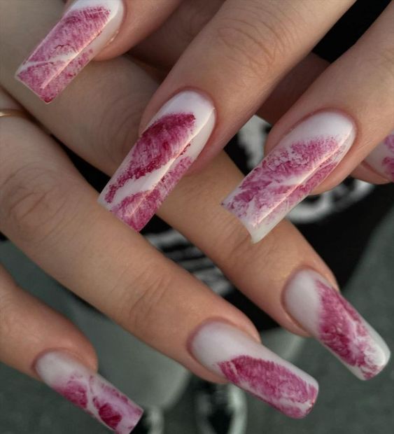 Valentines day nail inspo 