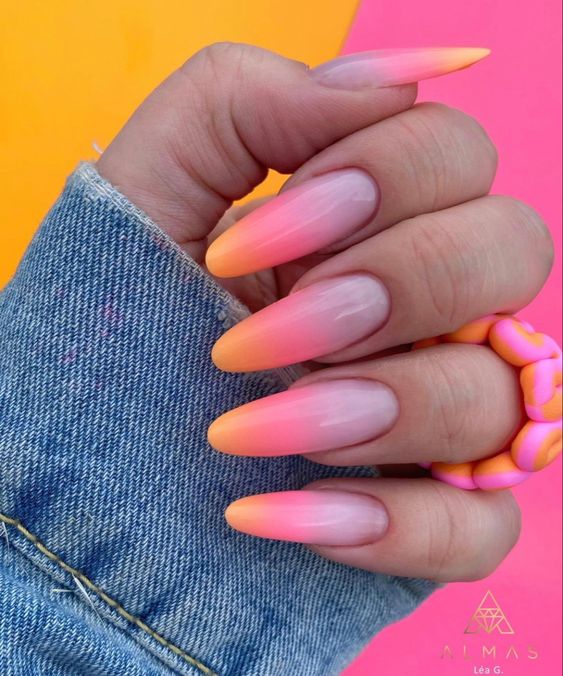 Simple and trendy nail art 