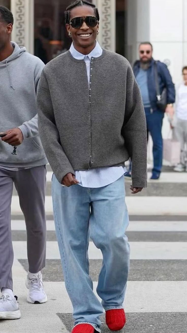 Simple outfit for unique guys 