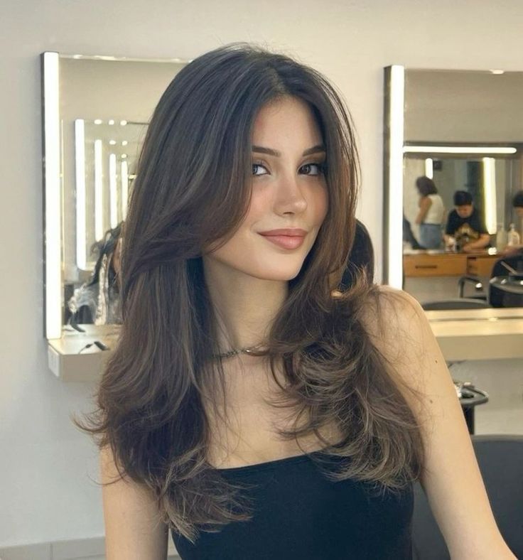 90's layered haircut women