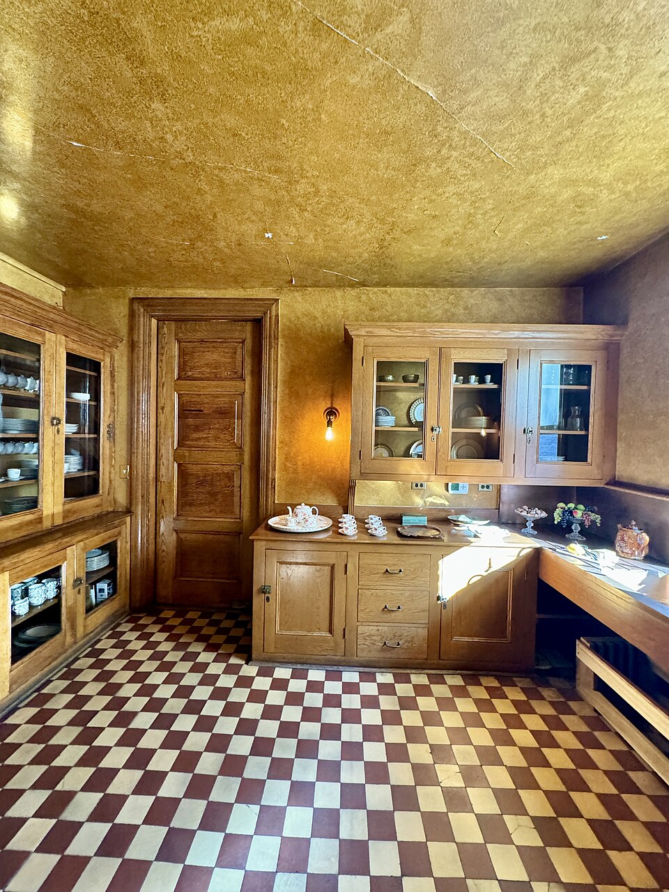 Butler’s Pantry For Mess Control
