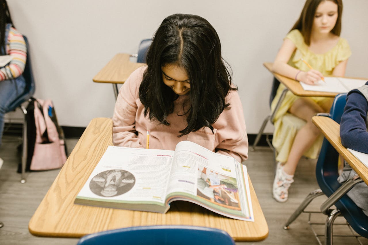 12 “Normal” Teen Behaviors From the Past That Are Now Warning Signs