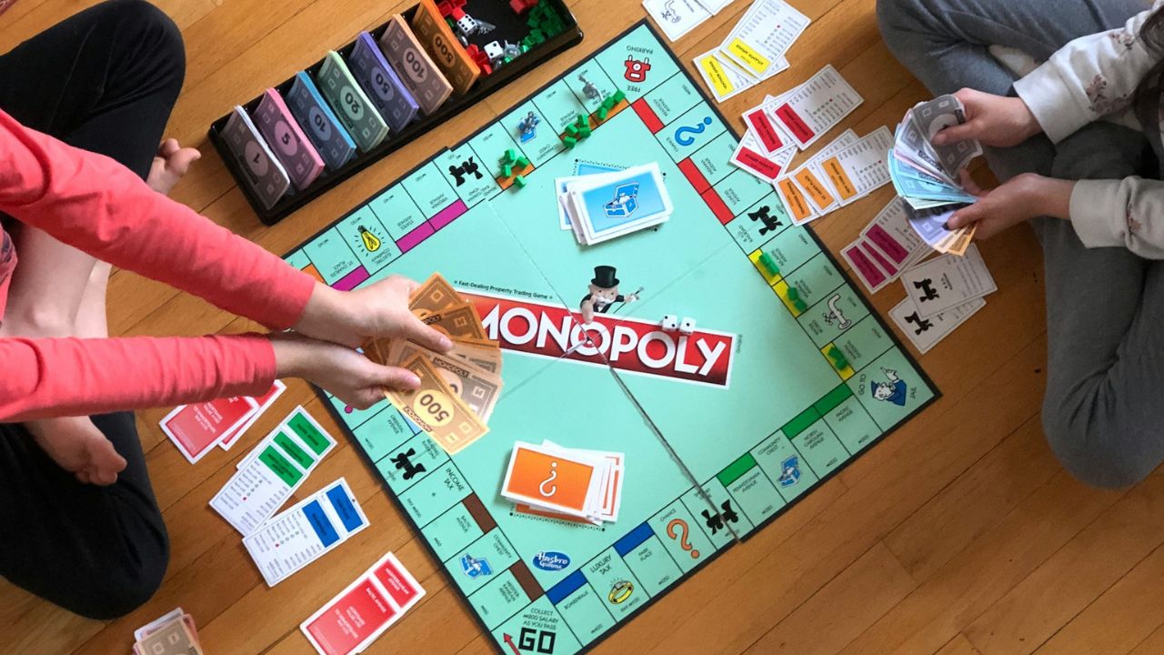 15 Classic Board Games That Shaped American Childhood (and Their Origins)