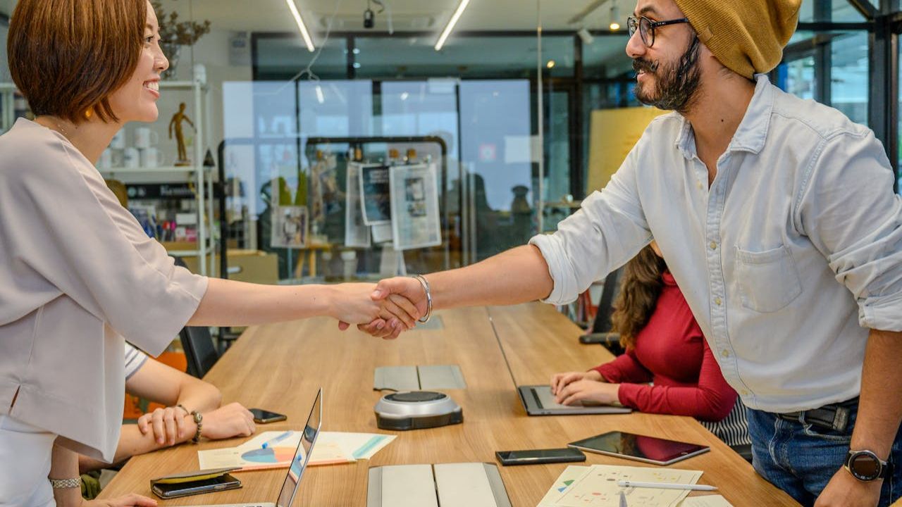 8 Outdated Etiquette Rules That Are Still Worth Following