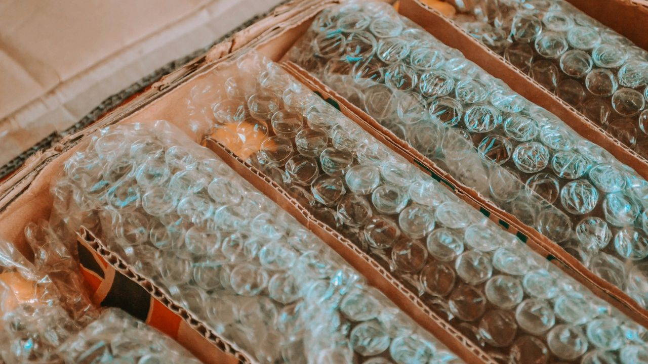 Bubble mailers as liners