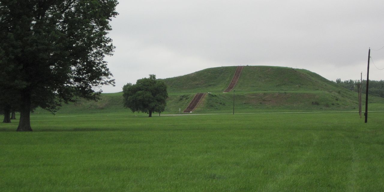 12 Sacred Burial Mounds in the Midwest Worth Visiting