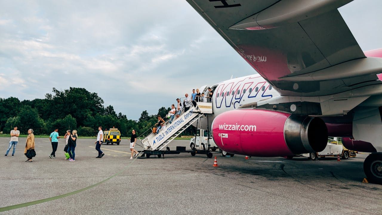 Land smoothly and leave like a team