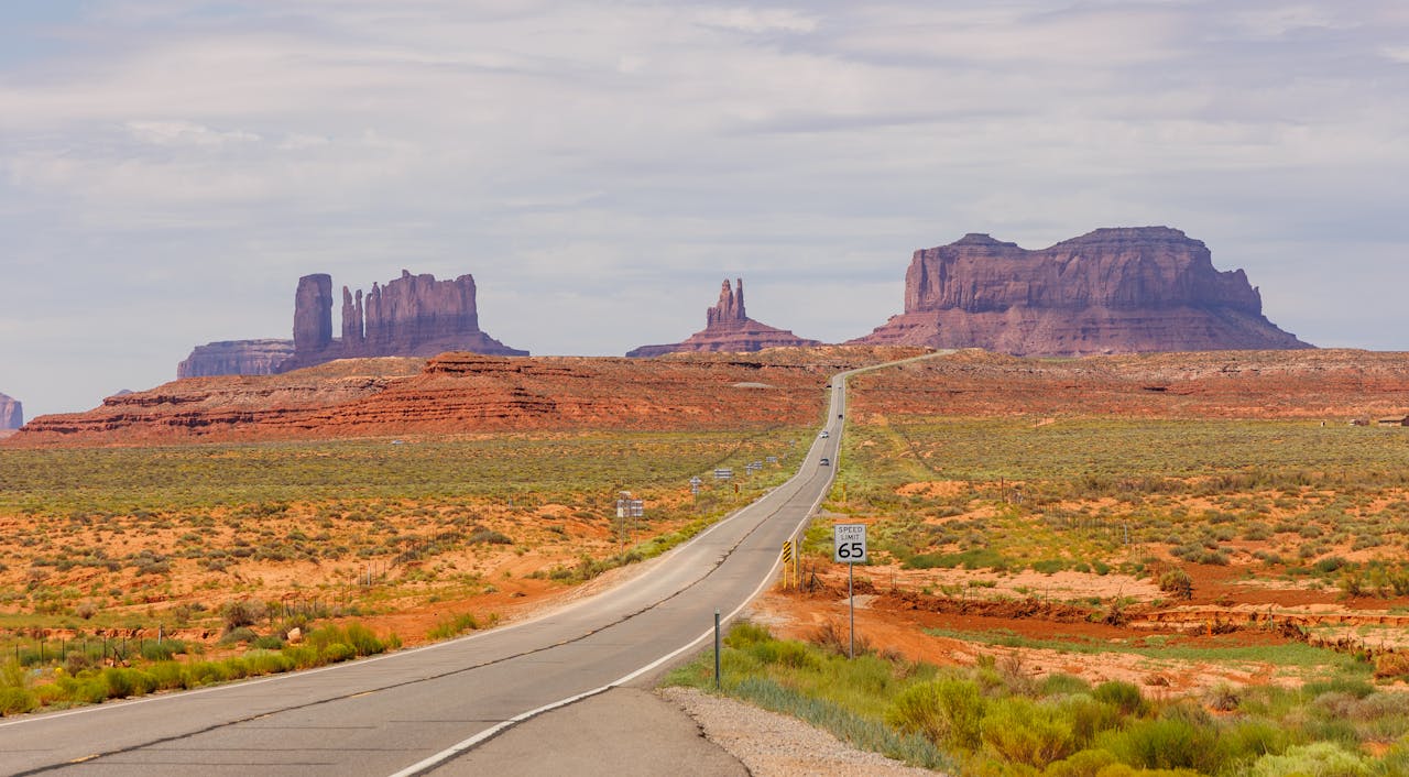 10 Under-the-Radar Road Trip Routes Beating the Crowds