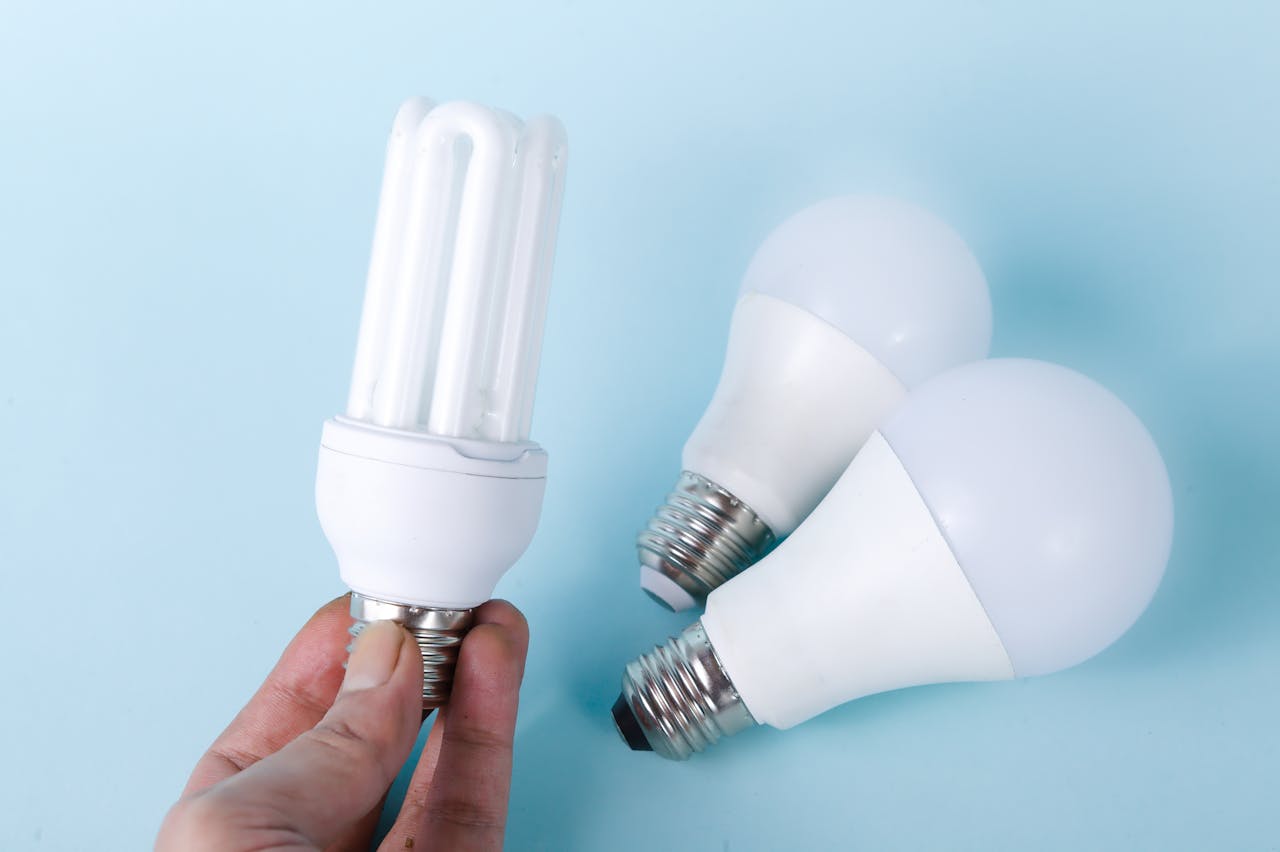 Fluorescent bulbs and CFLs