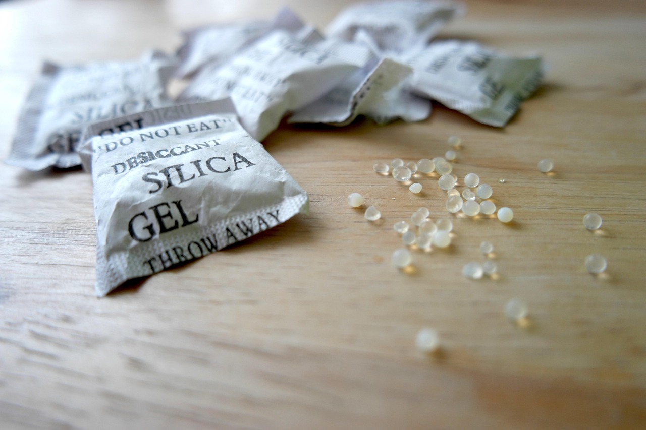 Silica gel packets to dry tools