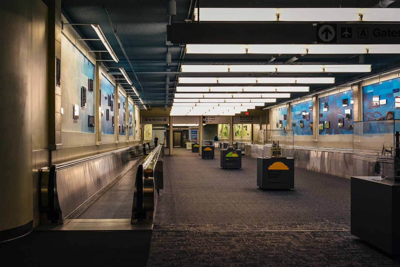 Aim for Off-Peak Days Around Holiday Pockets