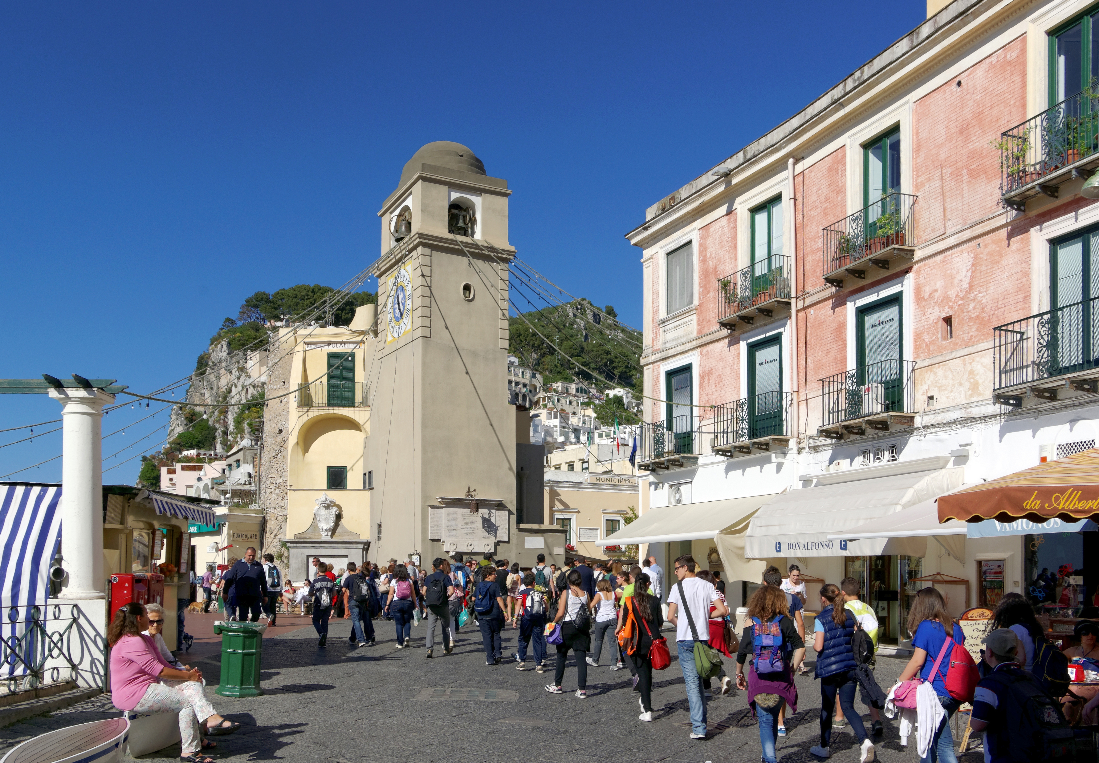 Noisy Flip Flops In Capri