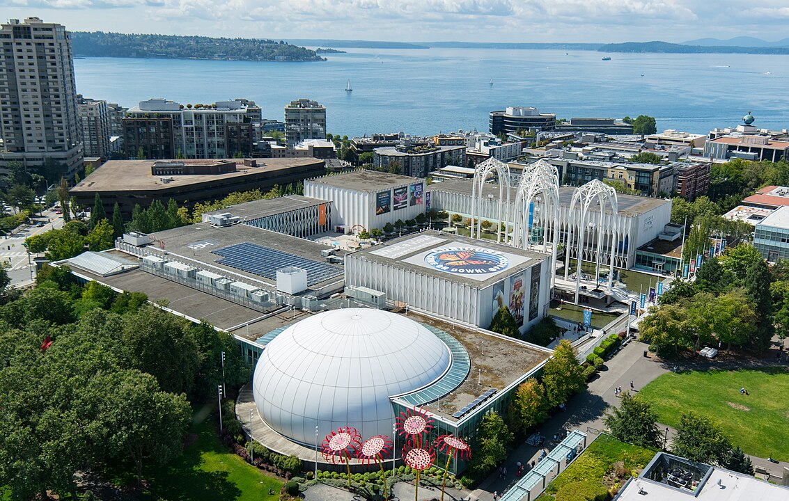Pacific Science Center’s Arches And Fountains