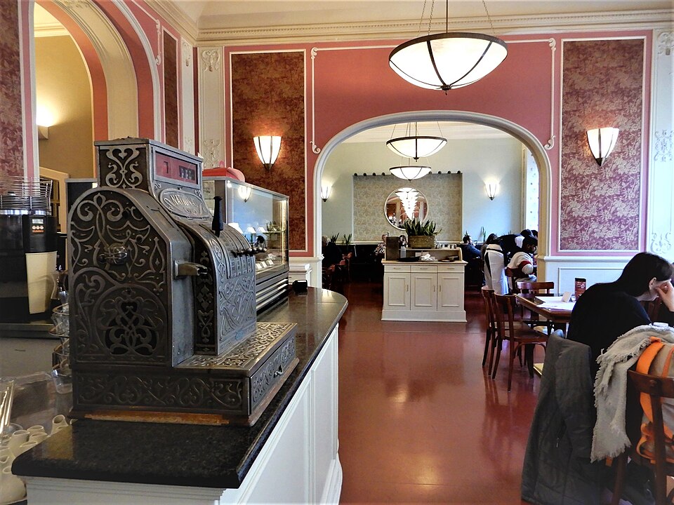 Café Louvre, Prague