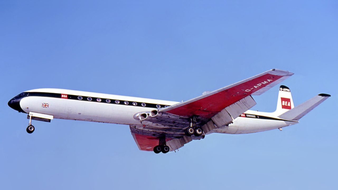 BOAC’s Comet Introduces Jet Service To Passengers (1952)