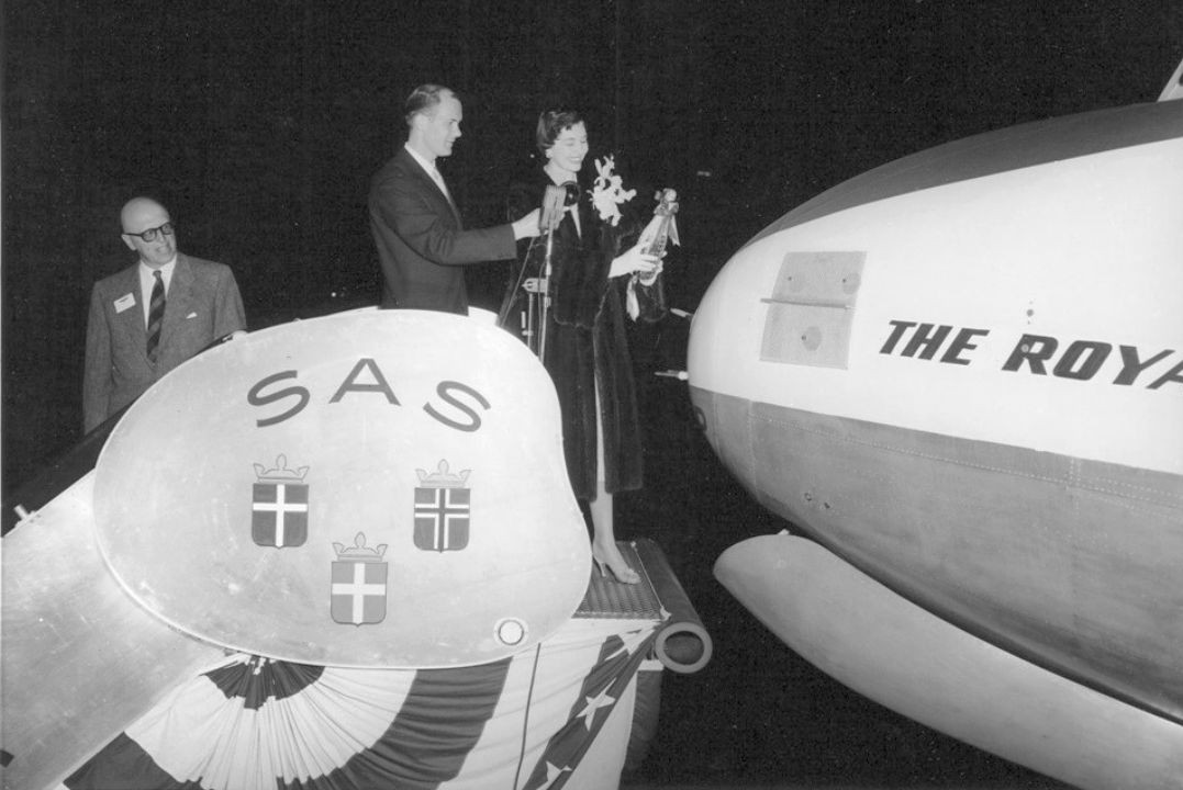 SAS’s Polar Route Makes The Globe Feel Smaller (1954)