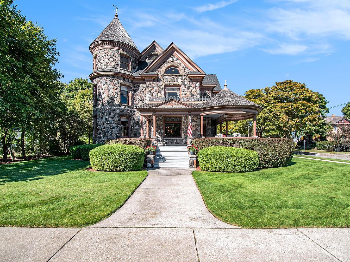 Rossi-Carla_Exquisite-Counterfeits_13