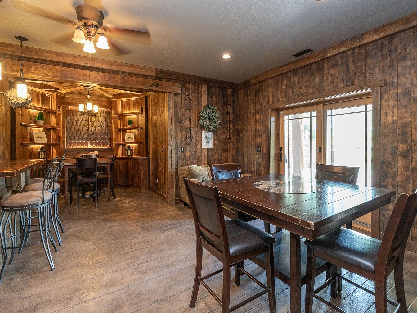 Dining area with bar and leather chairs