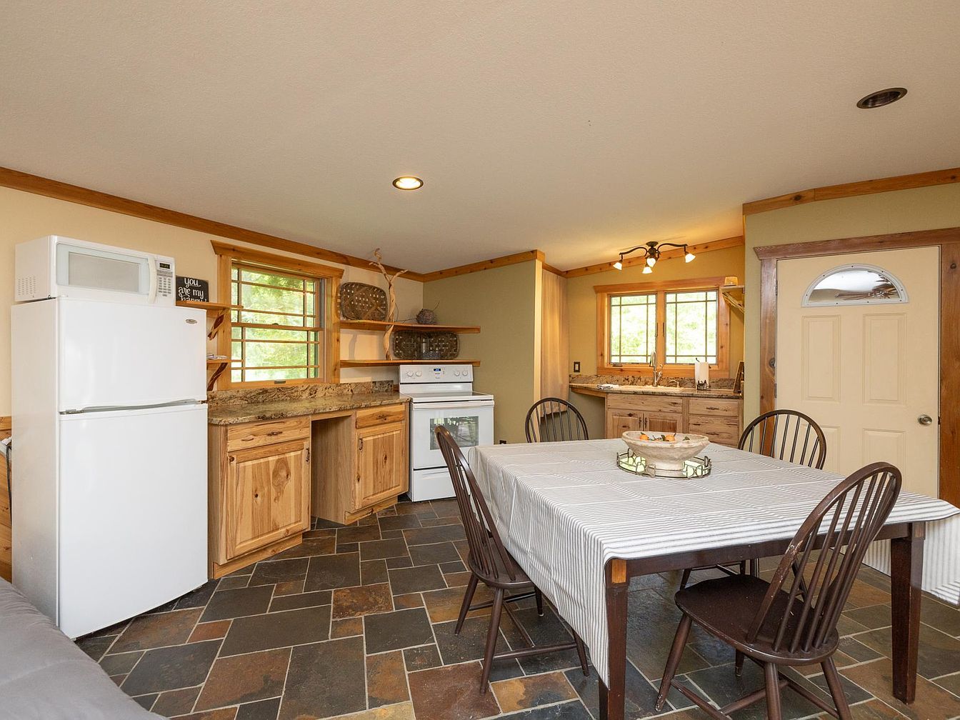 Cozy kitchen dining area