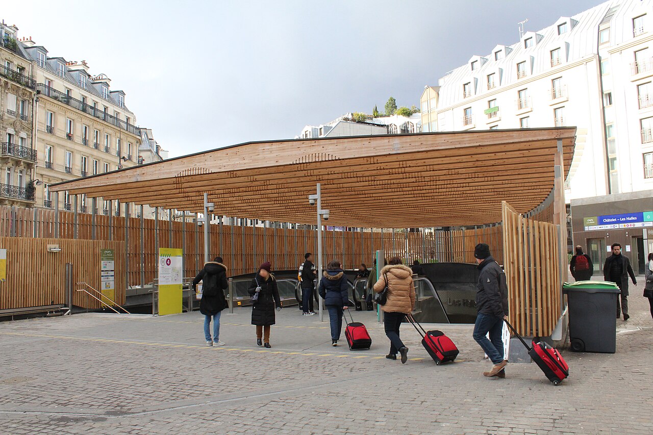 Paris: Chatelet-Les Halles Transfer Spine