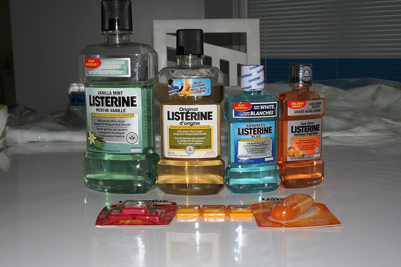 1280px-Listerine_products