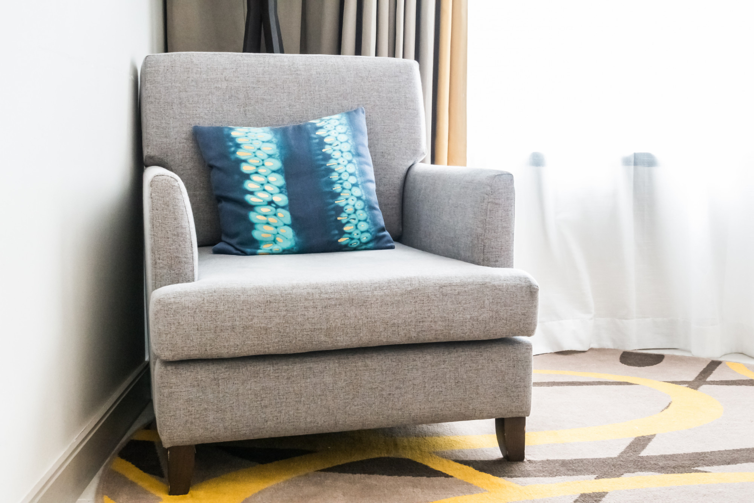 Fast-Furniture Builds Show Through