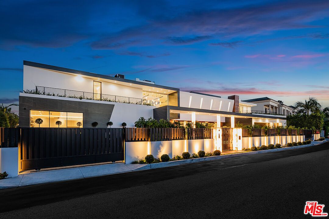 Rossi-Carla_Exquisite-Counterfeits_13