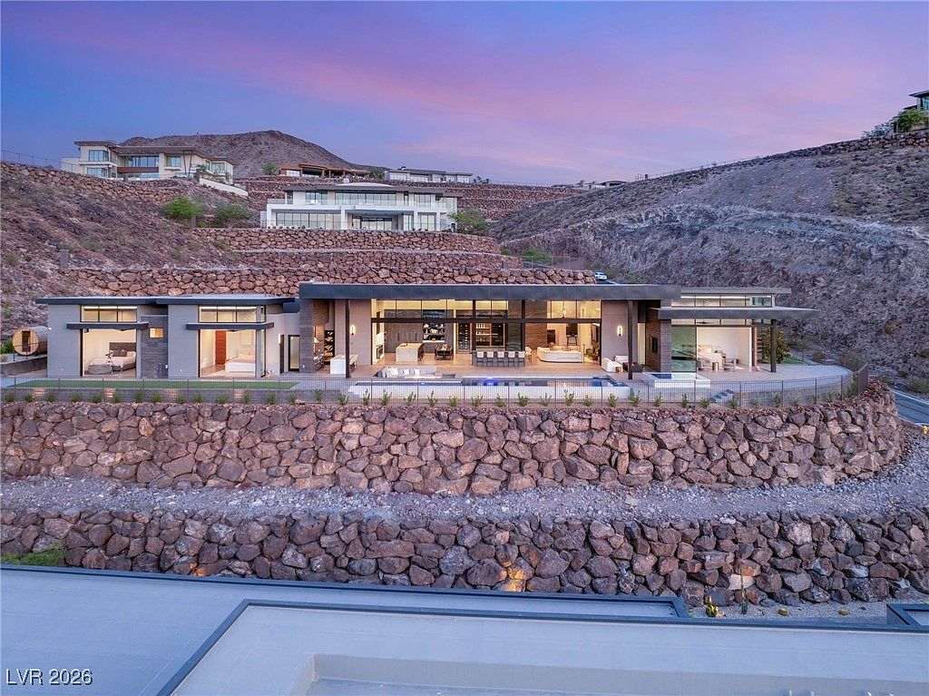 Rossi-Carla_Exquisite-Counterfeits_13