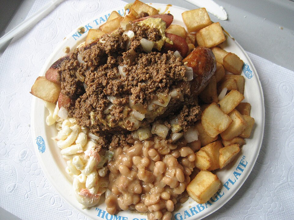 960px-Garbage_plate (1)